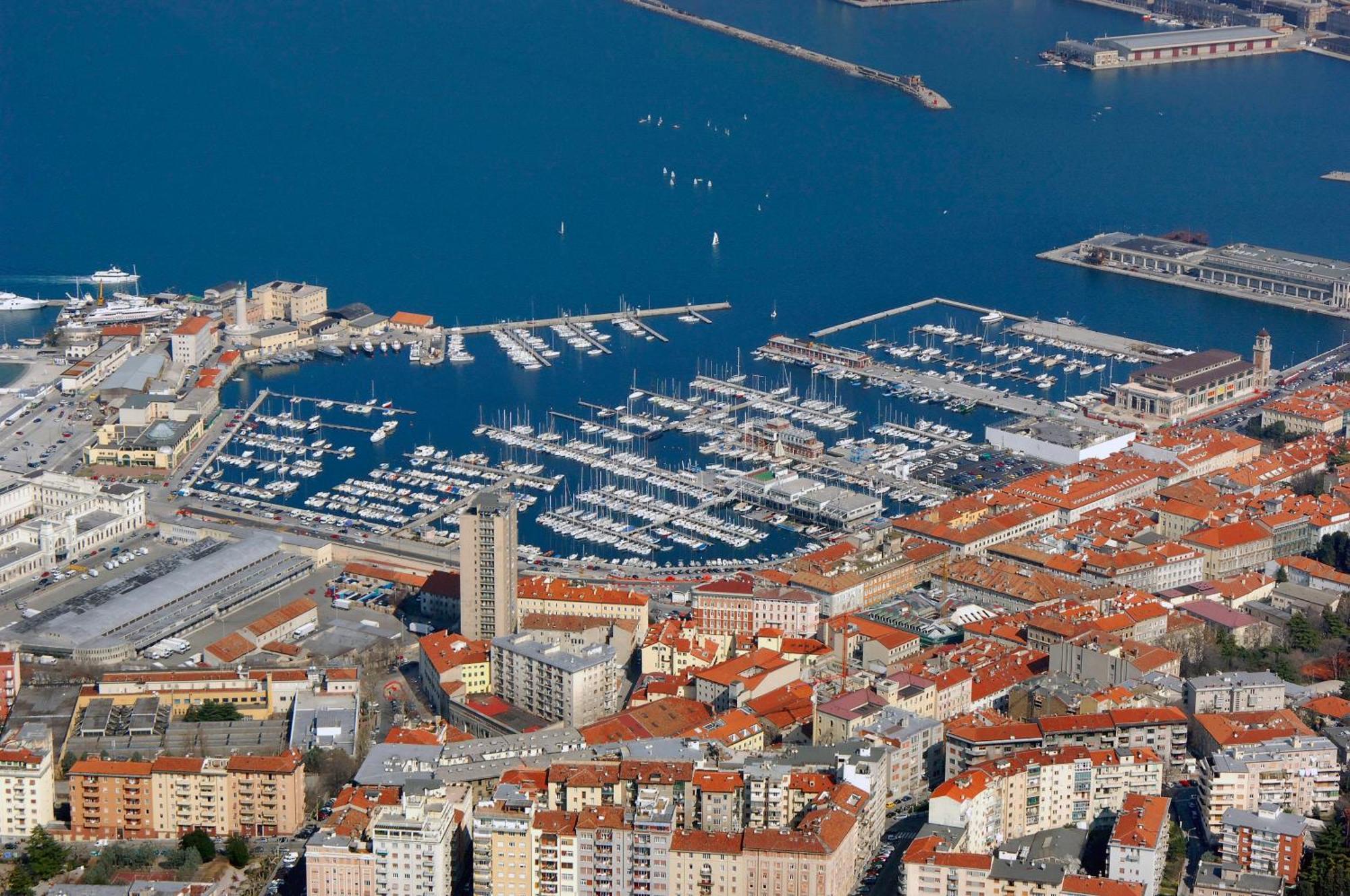Suite Mitteleuropa Private Parking Триест Экстерьер фото